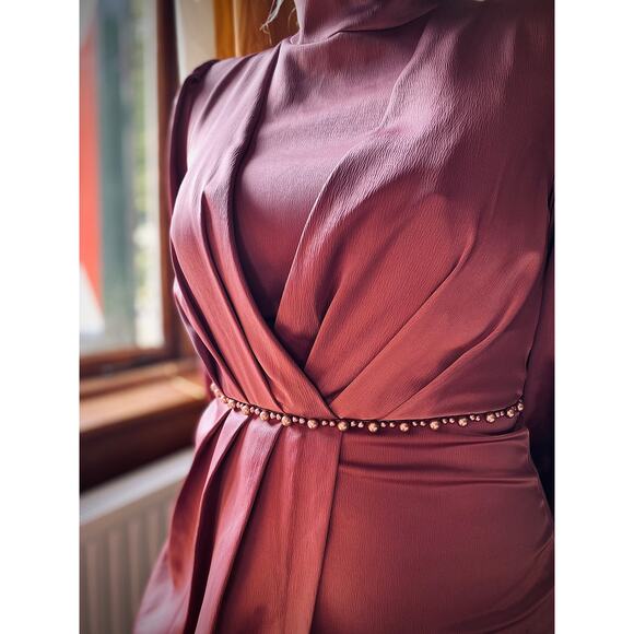 Vintage maxi gown in old mauve with drapes, beads and shiny texture, size 8 - Picture 6 of 7